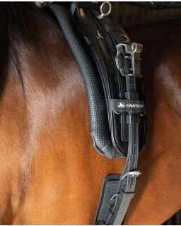 Finntack PVC selepude fåes i  Sort og Hvid. Blød og behagelig model. Let at rengøre.