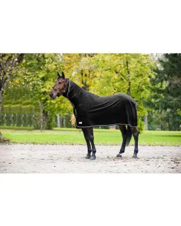 Finntack fleecedækken med høj hals.
