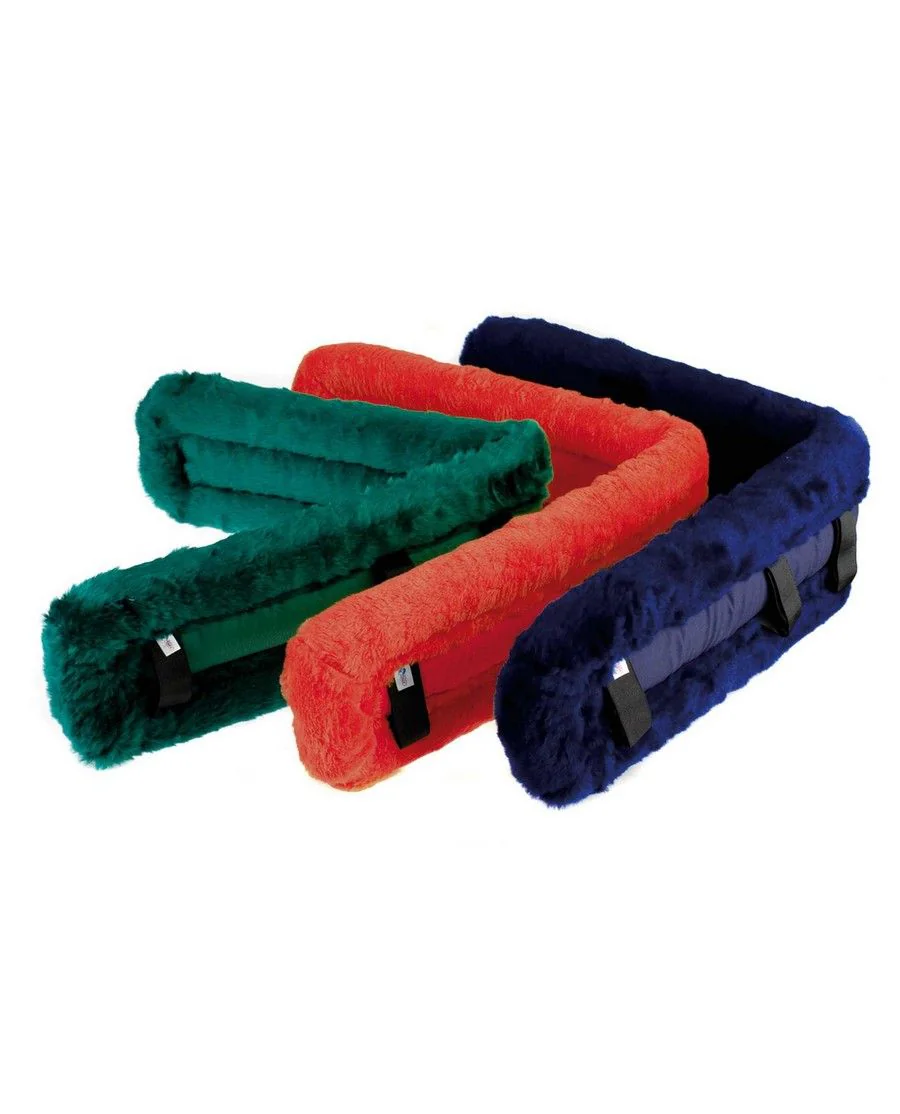 Finntack selepude i plys lang model til Pony. Fåes i flere farver.