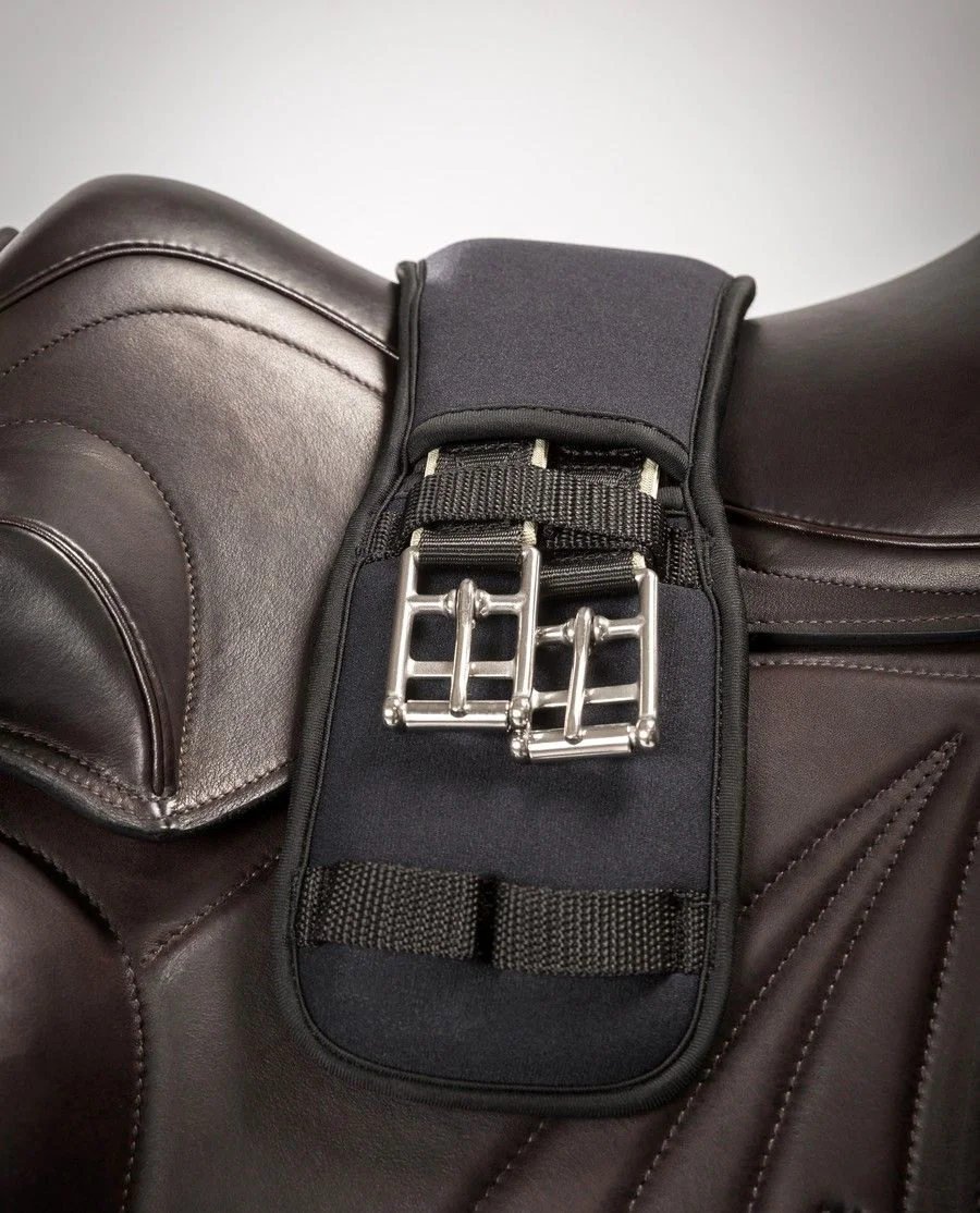 Sadelgjord Dressur fra Back on Track - Sort