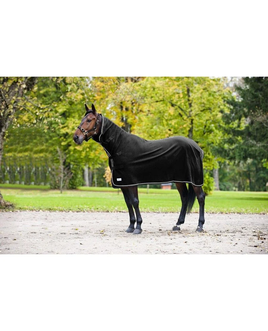 Finntack fleecedækken med høj hals.
