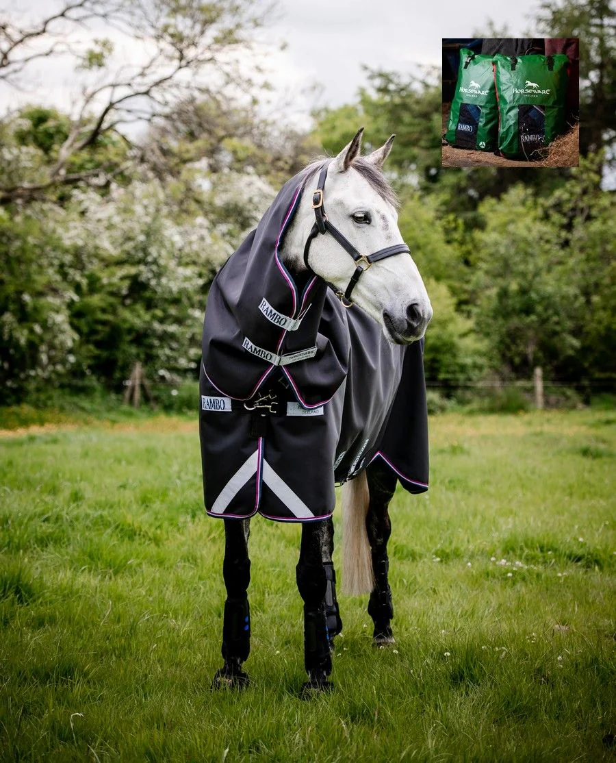 Rambo Supreme 1680D Vari Layer Medium/ 250G fra Horseware - Navy/Burgundy, Dusty Blue and Navy