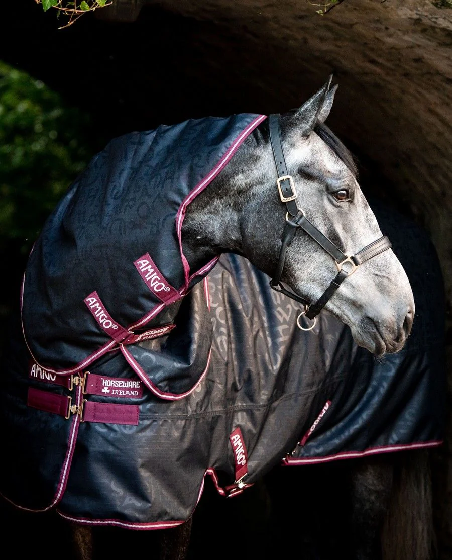 Amigo Hero Ripstop Lite Plus/ 0G fra Horseware - Navy/Burgundy and White