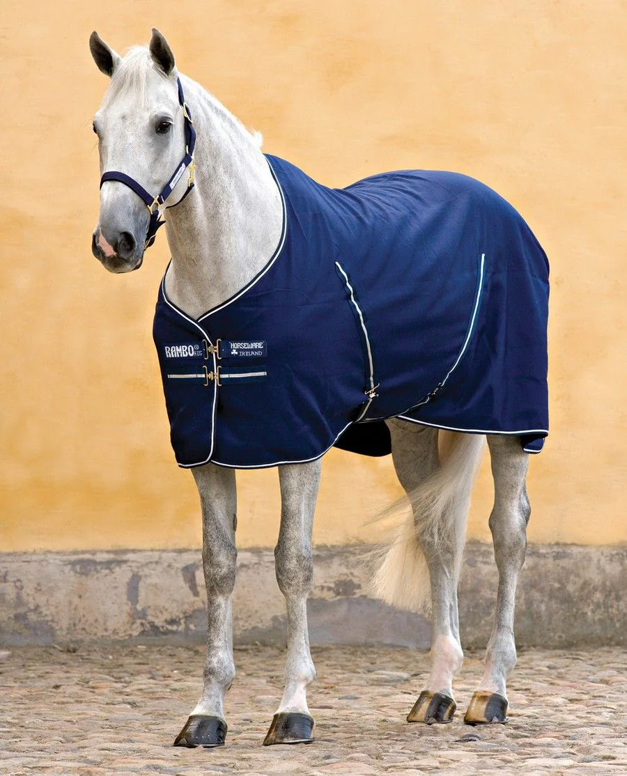 Rambo Stable Sheet/0g fra Horseware - Navy/Navy and White
