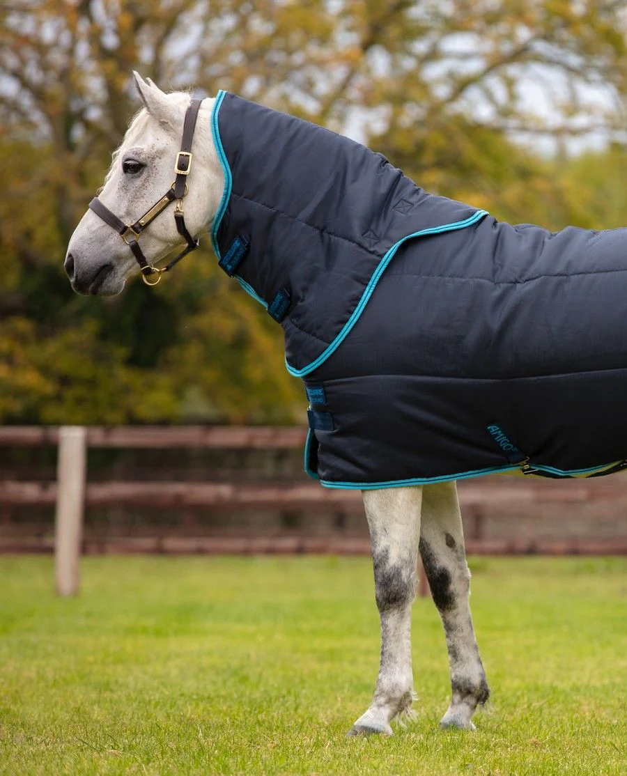Amigo Insulator Plus Medium Pony/ 200G fra Horseware - Navy/Electric Blue/Navy