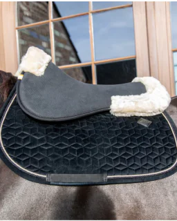 Anatomisk Sadelpad Absorb med Lammeskind fra Kentucky Horsewear