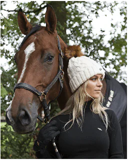 Hue (Amanda) fra Back on Track hvid 