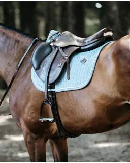 Dressurunderlag Velvet fra Kentucky Horsewear-Light Blue