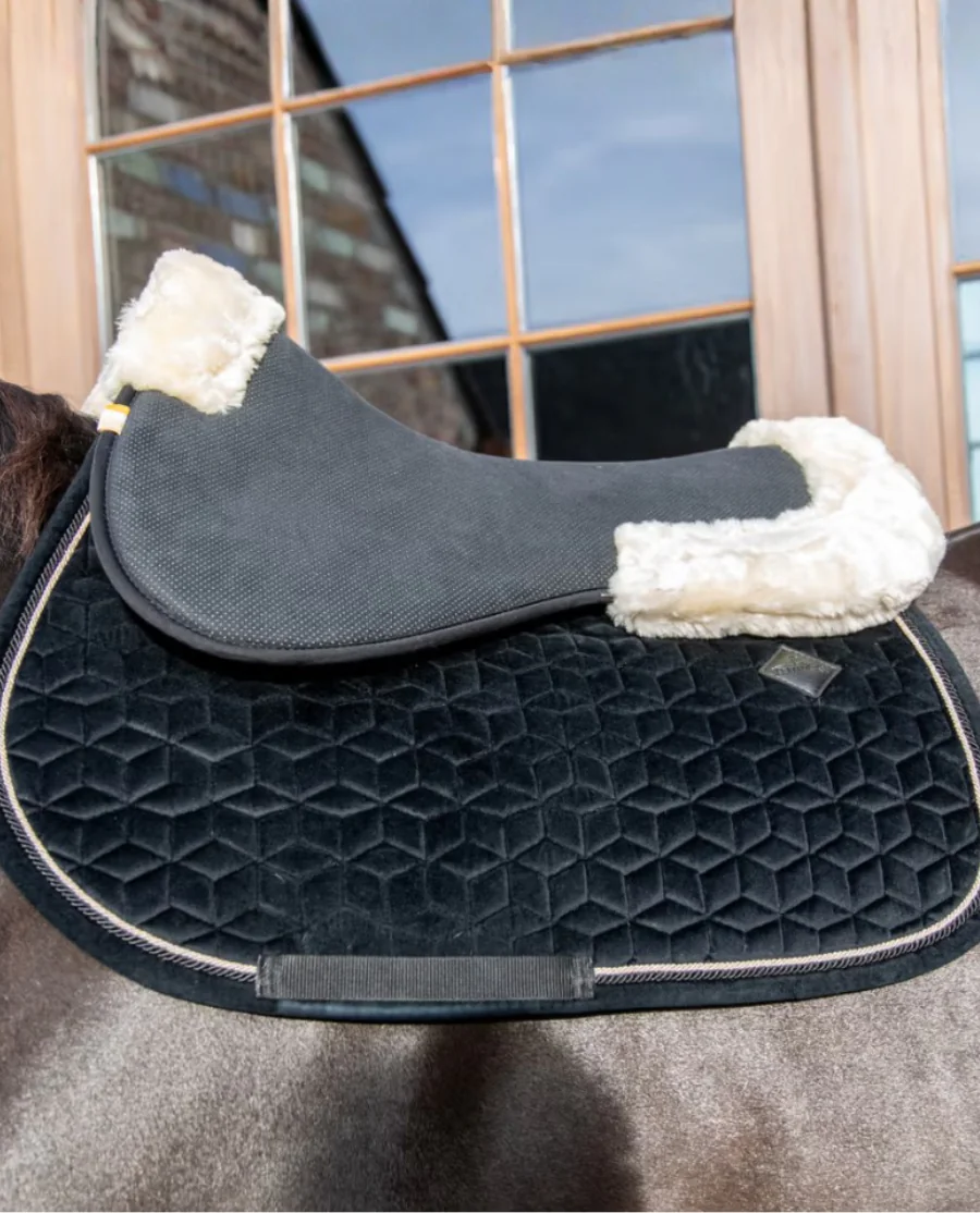 Anatomisk Sadelpad Absorb med Lammeskind fra Kentucky Horsewear