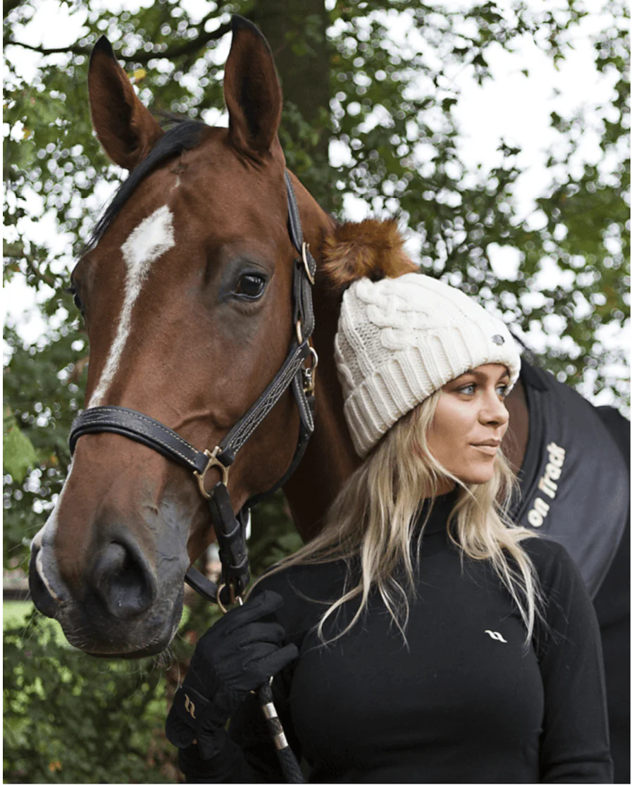 Hue (Amanda) fra Back on Track hvid 