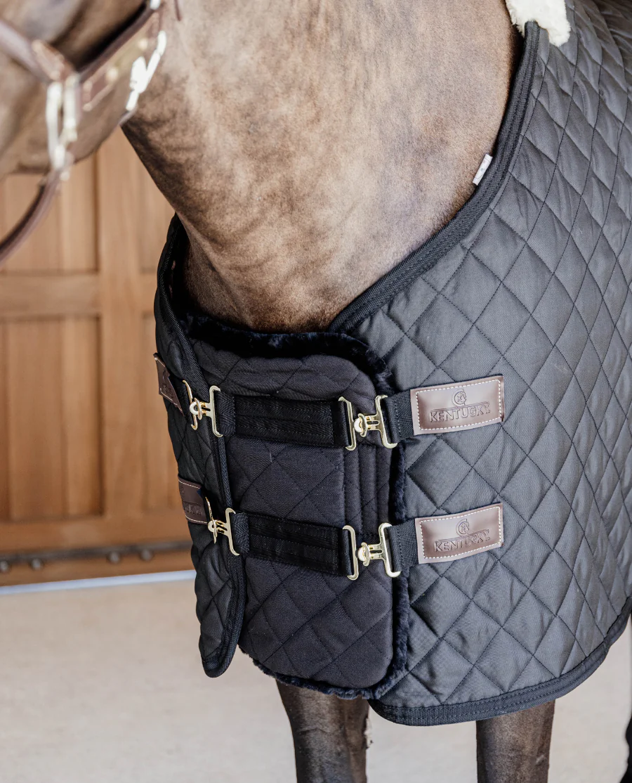 Quilted Chest Expander Vegan Sheepskin fra Kentucky Horsewear - Black