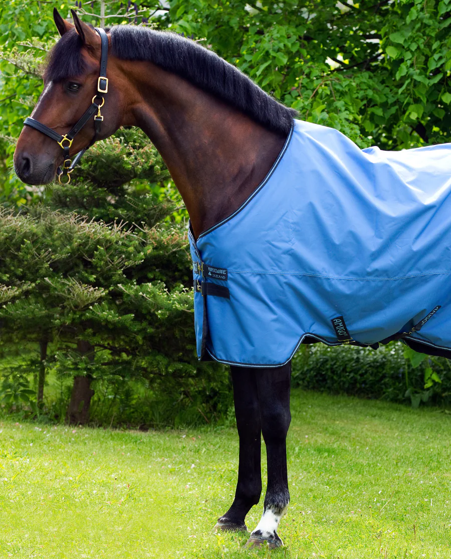 Amigo Hero 900 D Lite /50g fra Horseware - Colony Blue/Gunmetal and Bluebell